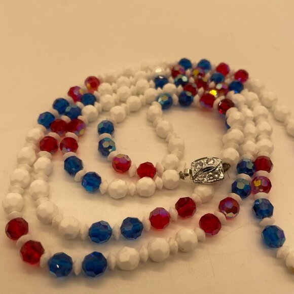 $$ SOLD $$ EUC Vintage White Red and Blue Crystal/Glass Bead Necklace - Picture 6 of 7